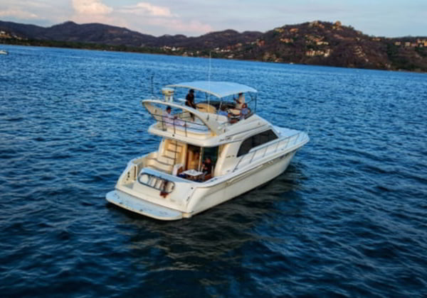 Searay Yacht